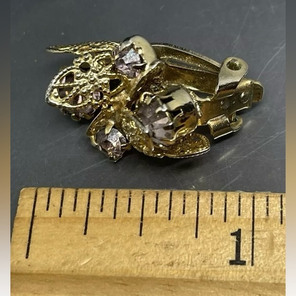 Vntg Art Nouveau Purple Crystals Goldtone Filigree Pin/clip earring set. - Picture 11 of 16